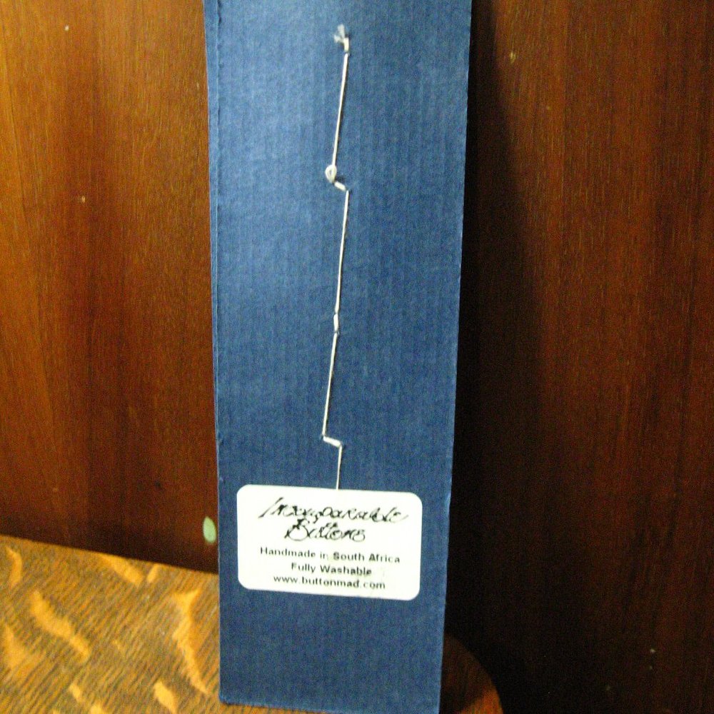 đ§ľ Incomparable Buttons Sewing Tools - Picture 6 of 6